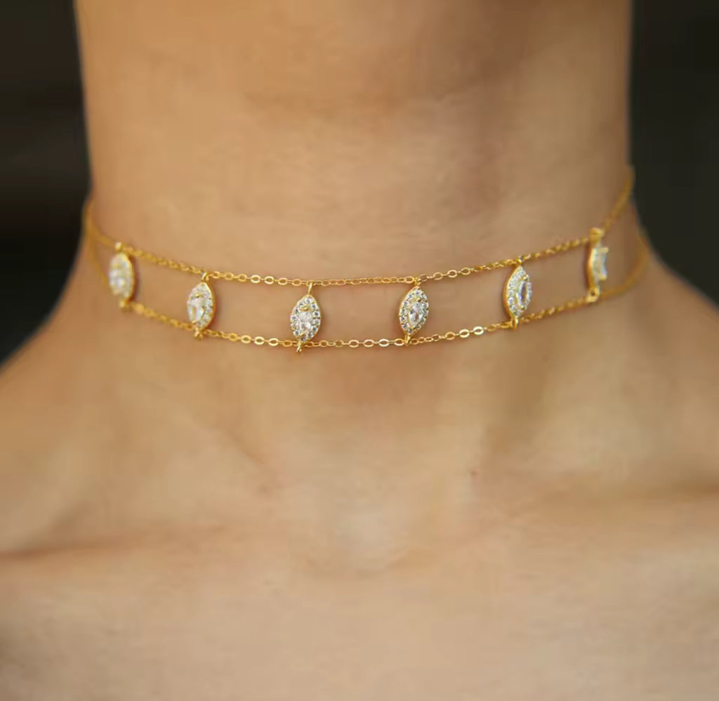 Dancing diamonds choker