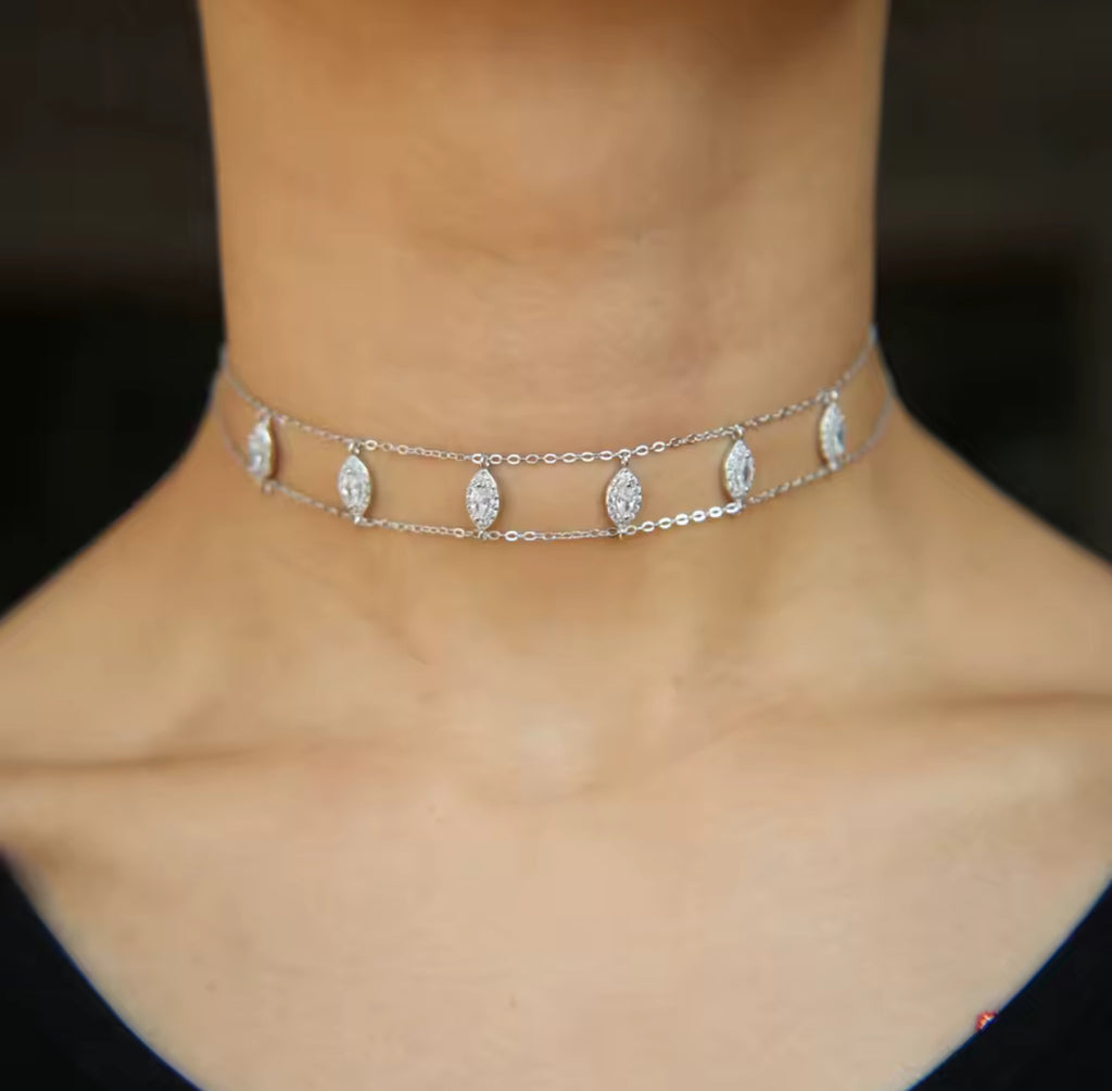 Dancing diamonds choker